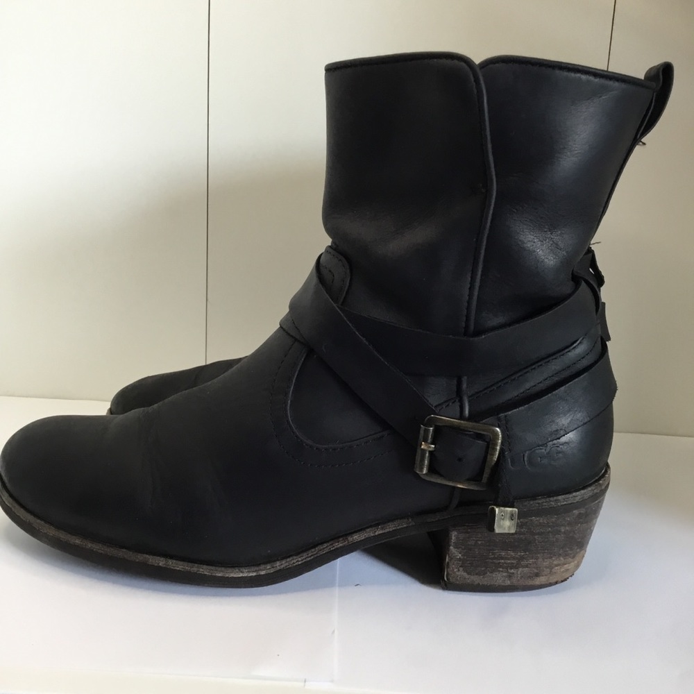 COPY - Ugg Women's Shoes Rugged Black Booties Size 6 - Picture 2 of 16